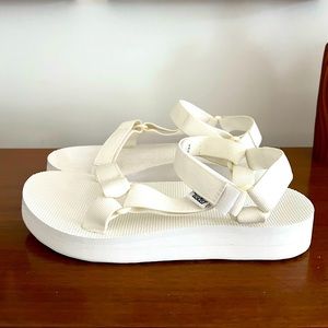 Teva - 11 - White Midform Universal Sandal